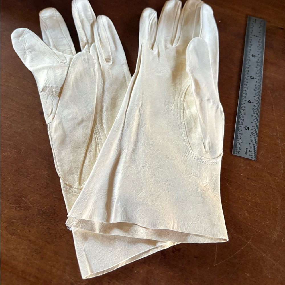 Raw edge kidd gloves
